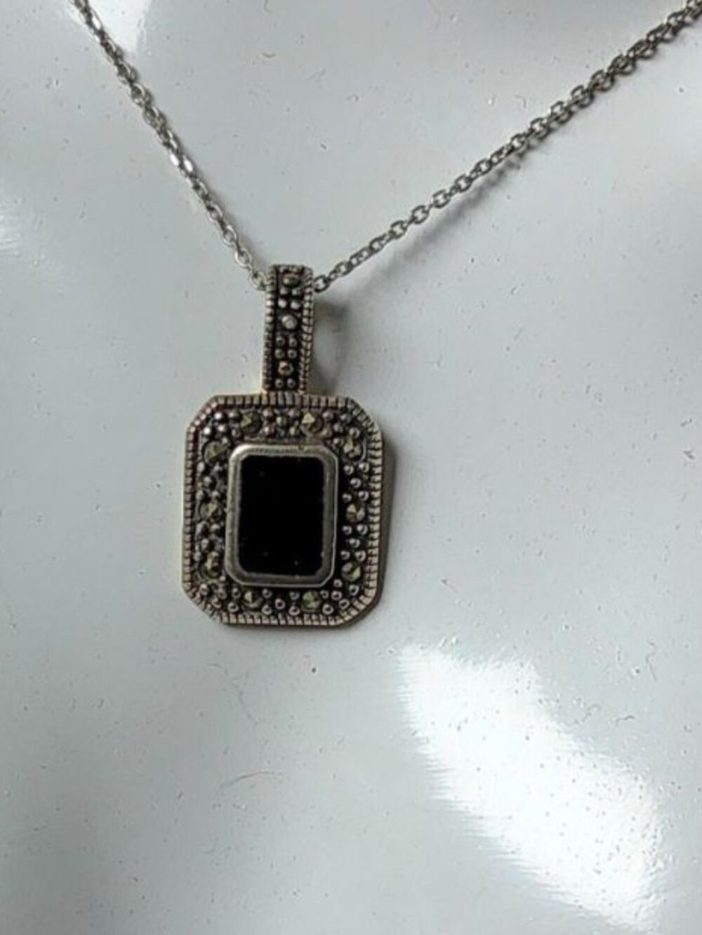 vintage sterling silver black onyx inset pendant necklace.